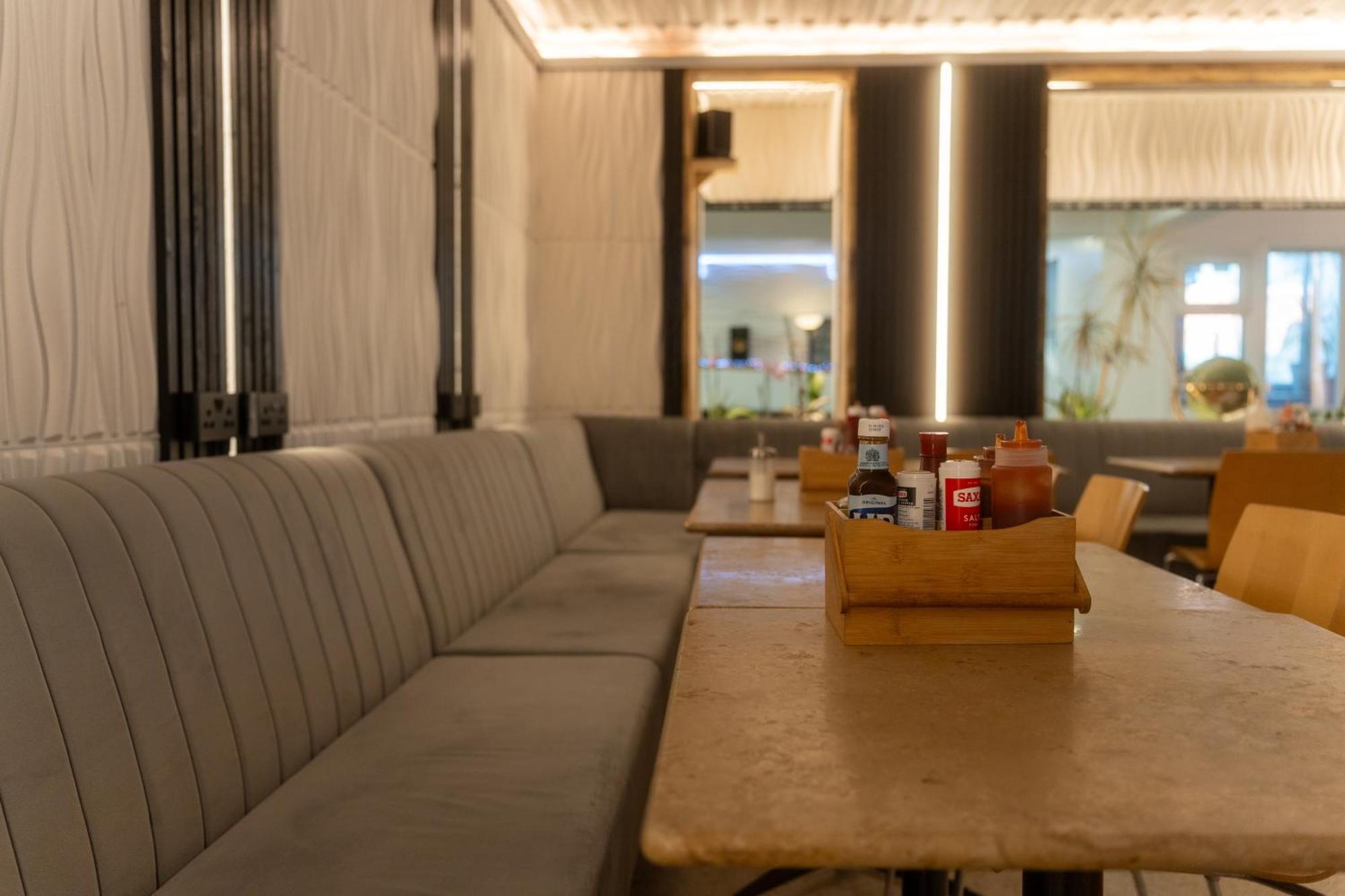 Abbey Point Hotel Wembley Екстер'єр фото